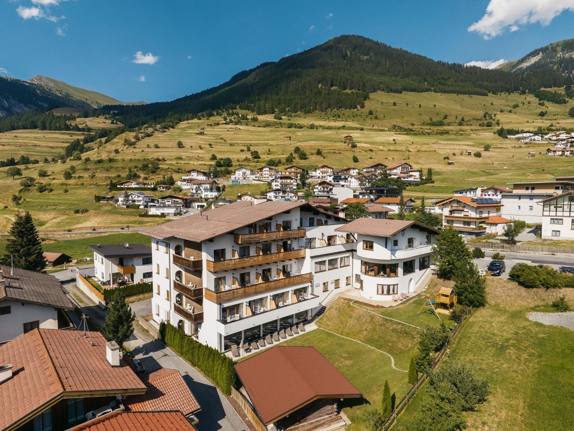 Hotel Edelweiss Superior Наудерс Экстерьер фото